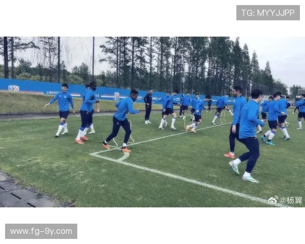 四打二足球训练法提升技术与团队配合的实战效果分析 四打二足球训练法提升技术与团队配合的实战效果分析